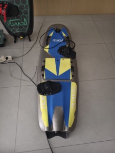 Modelo <span class=keywords><strong>de</strong></span> Entrada <span class=keywords><strong>de</strong></span> Gama, el Más Económico, Tabla <span class=keywords><strong>de</strong></span> Esquí Acuático Eléctrica EPP <span class=keywords><strong>de</strong></span> 15KW 72V 5356.8WH con Aletas, Apta para Aguas Marinas - Product Image 1