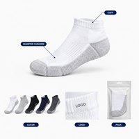 Chaussures de course athlétiques blanches à semelle coussinée, respirantes, en maille, avec gestion de l'humidité, maintien du talon et bout plat