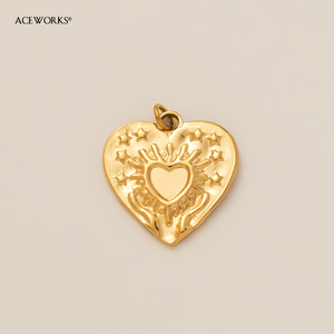 โบราณวัตถุหัวใจประดับทองคำ |   จี้รูปหัวใจสแตนเลสสตีลเคลือบ PVD ทอง 18K ลายพระพิฆเนศ, อามอร์, ลักษมี |   กันน้ำ ป้องกันอาการแพ้ - Product Image 6