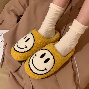 Pantoufles d'hiver confortables et heureuses pour femmes en fourrure souriante pantoufles en peluche pour un usage domestique - Product Image 6
