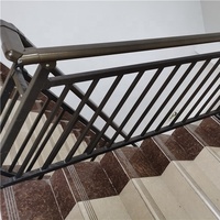 Balustres d'escalier en aluminium avec revêtement en poudre noire pour appartement intérieur et extérieur