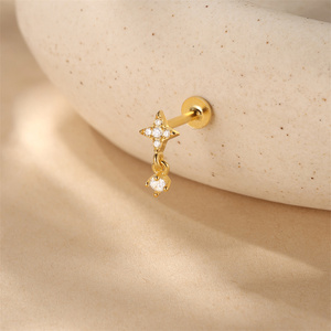 Piercing Labret de Plata de Ley 925 Chapado en Oro de 18K con Diseño de Estrella de Ocho Puntas y Parte Superior Plana con Circonita Cúbica, Ideal para Hélix y Cartílago - Product Image 5