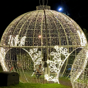 Arco de Bolas LED Gigante Comercial para Centros Comerciales, Plazas de Ciudad y Decoración Navideña al Aire Libre - Product Image 1