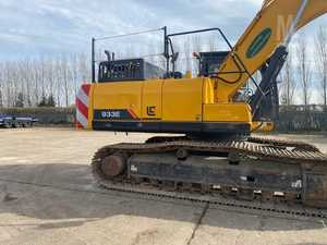 Excavadora potente LiuGong 933E 33T Equipo confiable de movimiento de tierras y demolición - Product Image 6