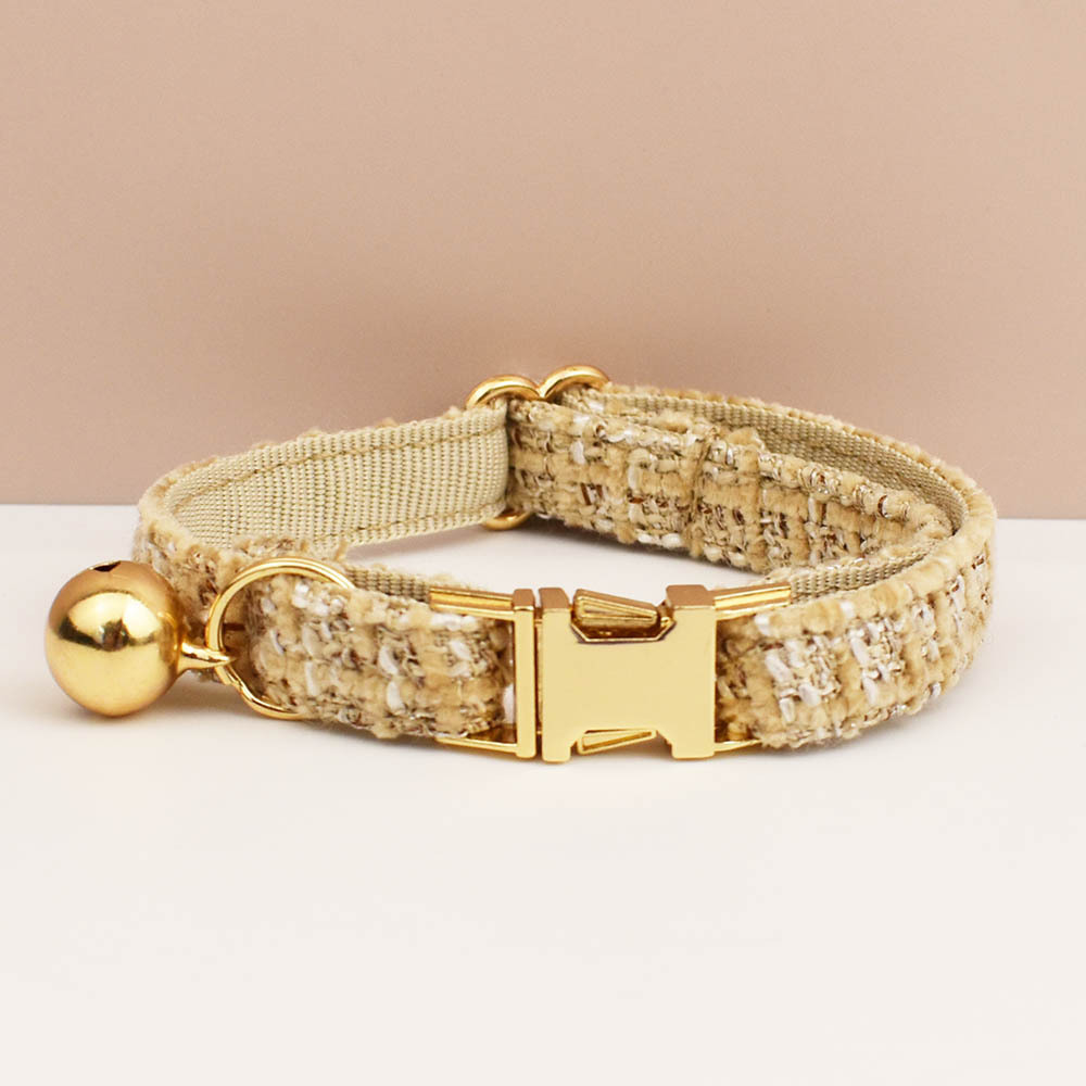 Khaki collar