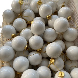 Boules <span class=keywords><strong>de</strong></span> <span class=keywords><strong>Noël</strong></span> en céramique personnalisées, brillantes et émaillées, blanches unies, pour la décoration <span class=keywords><strong>de</strong></span> l'arbre et <span class=keywords><strong>de</strong></span> la maison - Vente en gros - Product Image 2