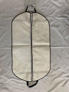 Housse de transport pliable personnalisée en non-tissé avec fermeture éclair pour costumes et vêtements Salwar pour hommes et femmes - Product Image 3