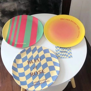 Assiettes décoratives bleues et roses 23 cm, assiettes à dîner à motifs colorés pour le petit-déjeuner, le dessert, la salade, style nordique - Product Image 4