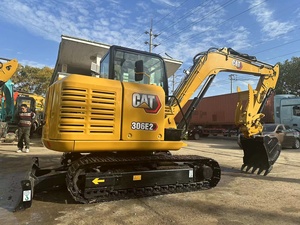 Mini-excavatrice CAT 306E2, poids opérationnel de 1,2 tonne, godet de terrassement d'une capacité de 0,12 m³, moteur hydraulique, modèle sur chenilles - Product Image 2