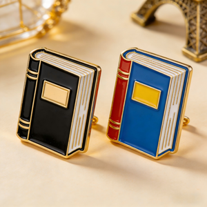 Pin <span class=keywords><strong>de</strong></span> Solapa Personalizado al por Mayor con Diseño <span class=keywords><strong>de</strong></span> Cuento <span class=keywords><strong>de</strong></span> Hadas para Amantes <span class=keywords><strong>de</strong></span> los Cómics, Pin <span class=keywords><strong>de</strong></span> Metal con Temática <span class=keywords><strong>de</strong></span> Libros - Product Image 1