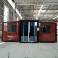 Maison conteneur de luxe pliable et extensible avec panneaux muraux imitation bois, unité de villa mobile avec salle de bain complète pour hébergement en station balnéaire