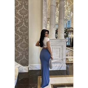 Jupe longue droite brodée Indigo Rose avec détail portefeuille en tissu tricoté élasthanne imprimé pour la saison printemps-hiver - Product Image 1