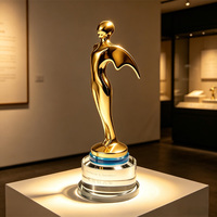 Trophée personnalisé en résine plaqué or pour cadeaux