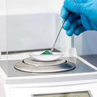 Paquete de 125 recipientes y platos desechables de PP medianos para pesaje, bandejas cuadradas de 100 ml, antiestáticos, de fácil vertido, para laboratorio, pedido personalizado