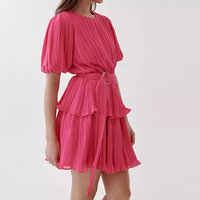 Fabricants de vêtements personnalisés jupe à volants rose tissée décontractée plissée à manches courtes robes pour femmes avec ceinture solide