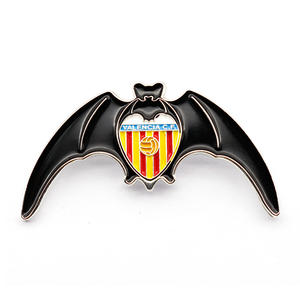 カスタムデザインサッカー競技会バッジ、ラペルピンバッジ、メタルヨーロッパサッカーチーム、フットボールクラブ、エナメルバットメタルピン - Product Image 1