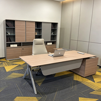 Bureau de direction moderne avec armoire latérale, table de direction en forme de L pour le bureau