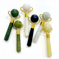 Rouleau de massage portable en jade vert pour le soin du visage et des yeux, outil de beauté manuel, vente en gros d'usine