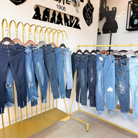 Jeans d'occasion pour hommes, amples et confortables, pour vente en gros mixte avec une quantité minimale de commande de 45K, adaptés à l'été.