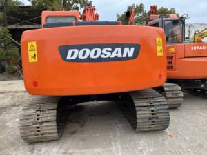 Excavatrice sur chenilles hydraulique DOOSAN DH150LC-7 d'occasion de 15 tonnes, très demandée, 90% NEUF, boîte de vitesses, moteur, pompe, modèle 2022, rapport de vente - Product Image 4