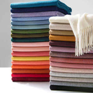 ผ้าพันคอขนสัตว์แท้ 100% สีพื้น พร้อมพู่ห้อยโลโก้แบบกำหนดเอง ฉลากส่วนตัว ผ้าคลุมไหล่ยาวสำหรับฤดูหนาว - Product Image 5