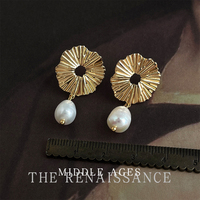 Boucles d'oreilles pendantes rétro ajourées en forme de fleur, plaquées or, avec perles baroques, bijoux vintage pour femme, pour mariage, usage quotidien ou soirée