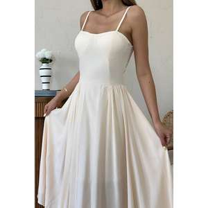 Elegante Vestido Largo de Satén Beige con Cintura Imperio, Escote Cuadrado, Corte en A y Sujetador Incorporado para Noche - Product Image 2