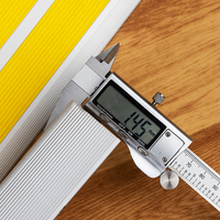 Moderne Aluminiumlegierung & PVC-Streifen Langlebige Sicherheitskantenleiste für Innen-/Außentreppen