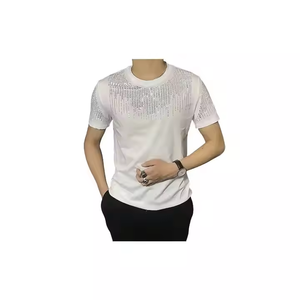 T-shirt en satin à manches courtes avec broderie élégante en strass Slim Fit Formal Design Weights Motif de caractères vierges - Product Image 2