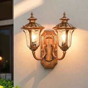 Applique murale extérieure double tête étanche style européen antique antirouille pour couloir et maison - Product Image 1