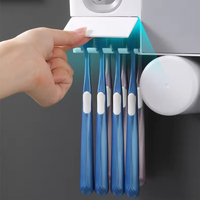 BETTERWAY Porte-brosse à dents mural moderne en ABS avec 3 gobelets Modèle BTW10-315-02