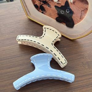 กิ๊บติดผมเดนิมสุดหรูสำหรับเด็กผู้หญิง สีฟ้า อะซิเตท ประดับเพชรน้ำ ดีไซน์รูปฉลาม สไตล์เกาหลี กิ๊บพลาสติก - Product Image 2