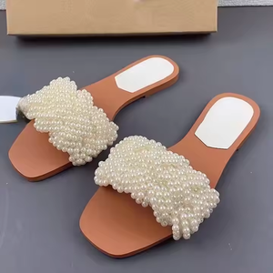 2025 nuove scarpe da <span class=keywords><strong>donna</strong></span>: sandali bassi intrecciati con perla bianca per donne che indossano <span class=keywords><strong>infradito</strong></span> alla moda - Product Image 5