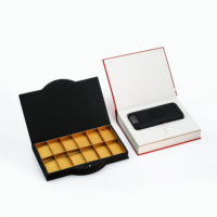 Boîtes cadeaux de luxe en carton rigide personnalisées avec encre à base de soja, gaufrage, pelliculage mat, doublure en éponge et fermeture magnétique pour