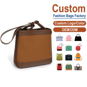 Sac à bandoulière en cuir pleine fleur – Panneaux bicolores en cuir grainé Peccary et cuir lisse | Toucher doux et soyeux | Parfait pour un usage quotidien - Product Image 1