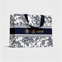 Sac en papier kraft ivoire recyclable 190-230 g/m² avec poignée ruban dissimulée et impression de logo personnalisée pour cadeaux de luxe