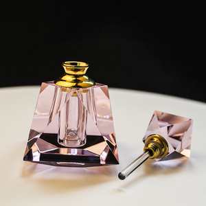 3Ml Luxe Pyramide Rose En Forme de Bouteilles De Parfum En Cristal Faveurs De Mariage Cadeau Saint-Valentin K9 - Product Image 4
