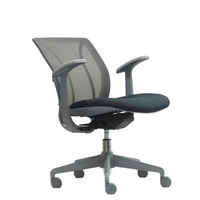 Chaise ergonomique en maille moderne, durable et empilable pour hall d'hôtel commercial, chambre d'hôtes confortable, bureau, avec accoudoirs réglables
