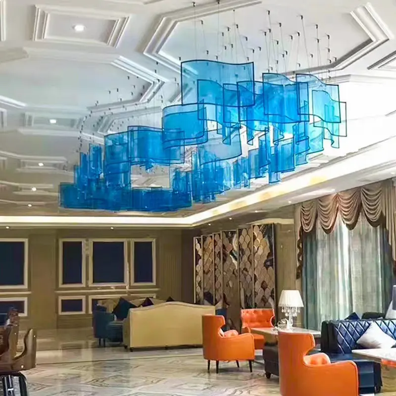 מלון יוקרה מודרני מסדרון קניון תקרת תליית מנורת קישוט זכוכית יצירתית אקריליק צורות גל נברשת
