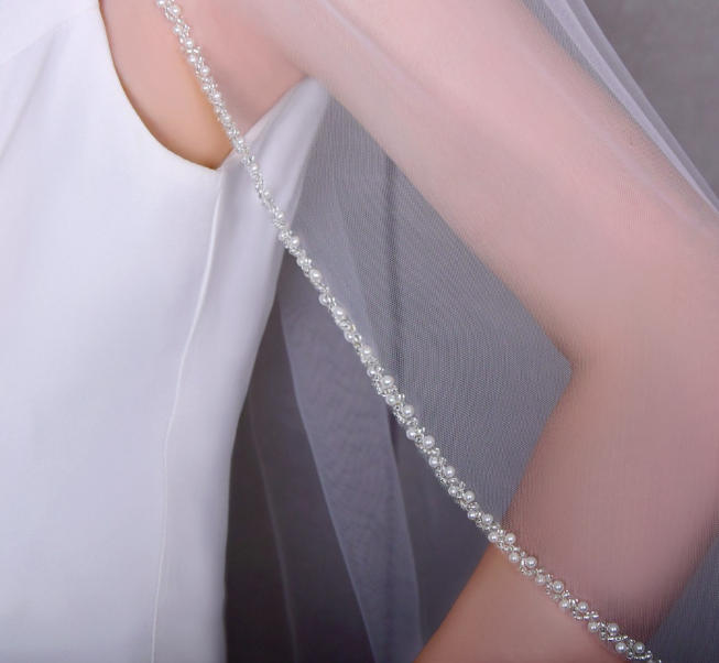 VY27  Ivory Veils with Comb