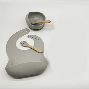 4 bols à ventouse en silicone pliables pour bébé, bavoirs en silicone sans BPA avec cuillère et fourchette - Product Image 6