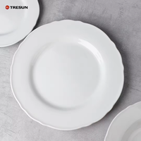 Assiette en céramique New Bone China à bordure dentelle, écologique, design personnalisé de luxe, faible MOQ, vaisselle durable