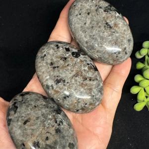 คริสตัลโยโอไลต์ธรรมชาติคุณภาพสูงขายส่ง รูปหัวใจและรูปฝ่ามือ สำหรับการบำบัดและตกแต่งบ้าน - Product Image 2