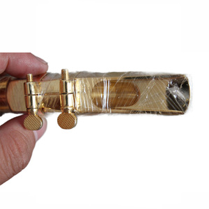 Boquilla de Saxofón Barítono de Metal Chapado en Oro Eastern Music con Tapa y Abrazadera - Product Image 5