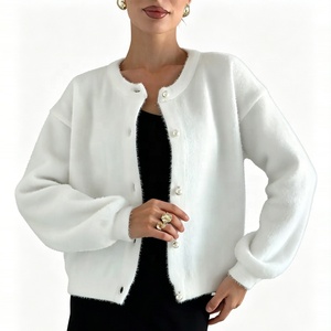 <span class=keywords><strong>Cardigan</strong></span> in Finta Pelliccia di Visone Bianco per Donna Zeyu, Elegante Maglione Corto con Collo Tondo e Bottoni di Perle, Capospalla Femminile ODM - Product Image 5