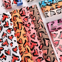 Aierflorist - Papier d'emballage floral imperméable à l'eau avec motif léopard en forme de cœur graffiti pour bouquets de roses.
