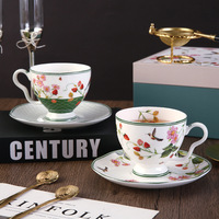 Strawberry Garden Simple Bone China Ensemble de tasses à café à deux tasses Moderne pour la fête Tasse en céramique faite à la main pour le café Cadeau pratique Original
