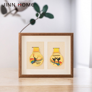 <span class=keywords><strong>Cadre</strong></span> en bois multi-en-un <span class=keywords><strong>pour</strong></span> les médailles de marathon et les photos d'événements sportifs Boîte de présentation commémorative <span class=keywords><strong>pour</strong></span> médailles <span class=keywords><strong>Cadre</strong></span> de cadeau de médailles - Product Image 2