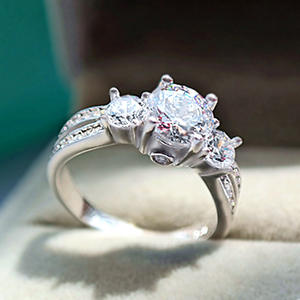 Anello Q426 in oro bianco con diamante taglio brillante rotondo, colore G naturale, gioiello da donna per fidanzamento - Product Image 3