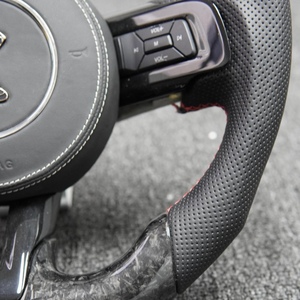พวงมาลัยรถยนต์ทำจากคาร์บอนไฟเบอร์ฟอร์จพวงมาลัยรถยนต์สำหรับ Ford Mustang Gt5.0 S550หนัง Gt500 LED rpm